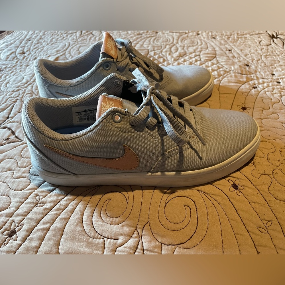 Nike SB Check Solarsoft Canvas Gray/Gold women’s Sz 7.5 - Picture 2 of 5